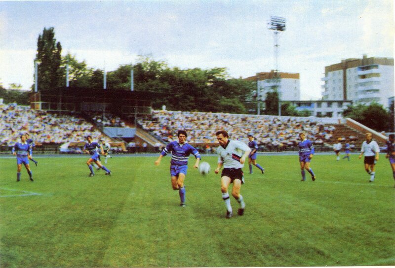  Футбольный матч на городском стадионе Локомотив Тилигул. 08.07.1991